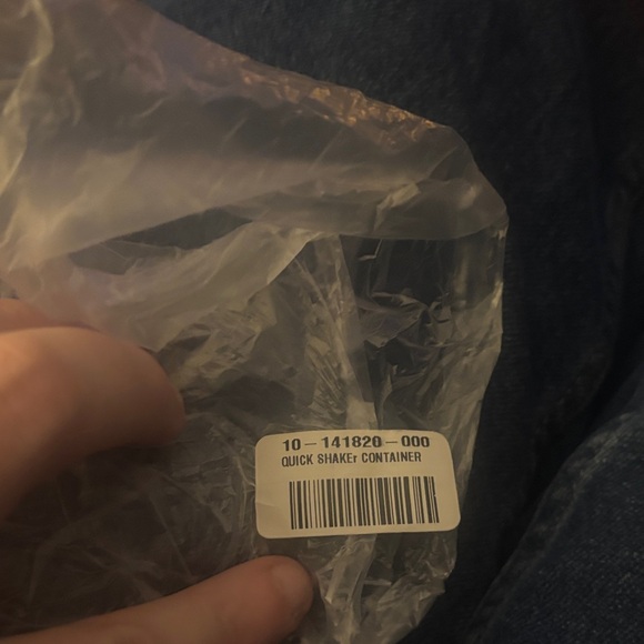 Quick Shake Container - Picture 2 of 2